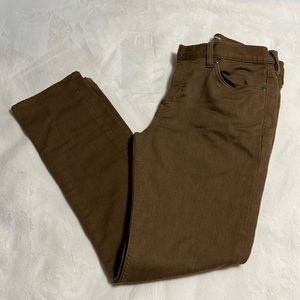 Men’s Banana Republic traveler pant in brown